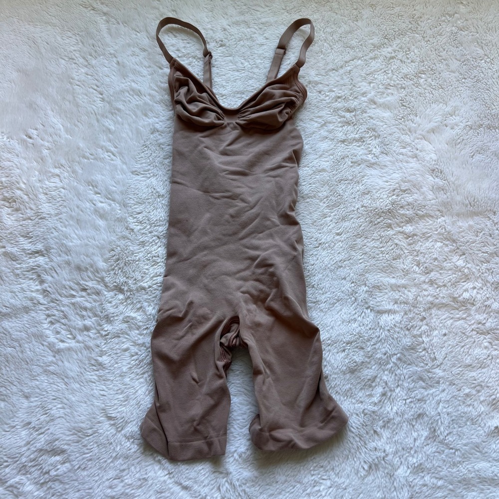 SKIMS Mid-Thigh Sculpting Bodysuit Umber Brown Small NWOT RN158973 Spandex Blend